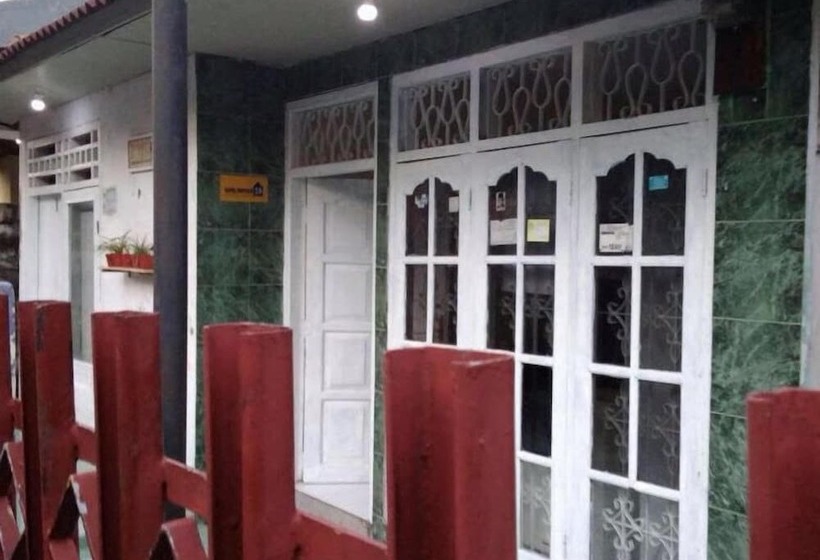 مبيت وإفطار Omah Yanto