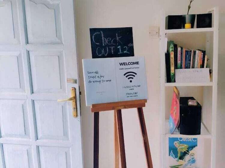 مبيت وإفطار Omah Yanto