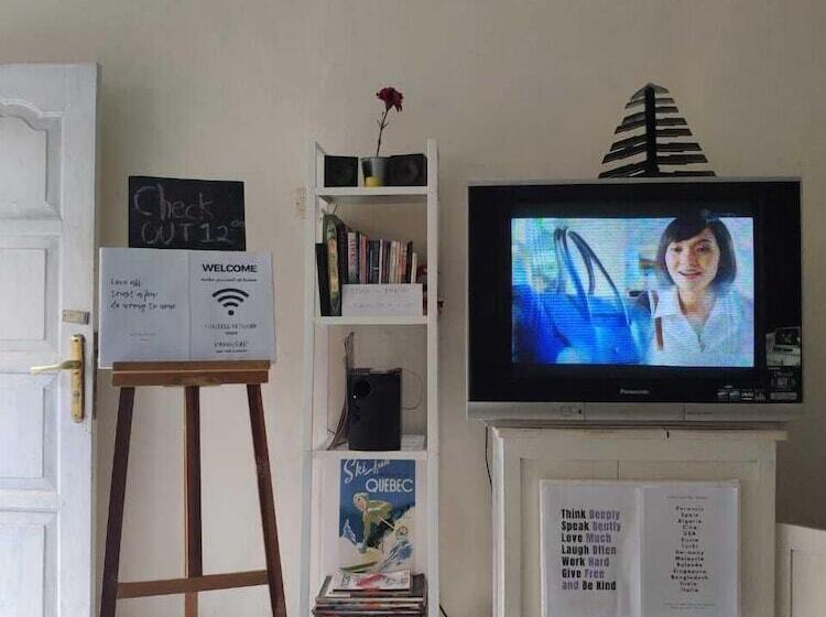 مبيت وإفطار Omah Yanto