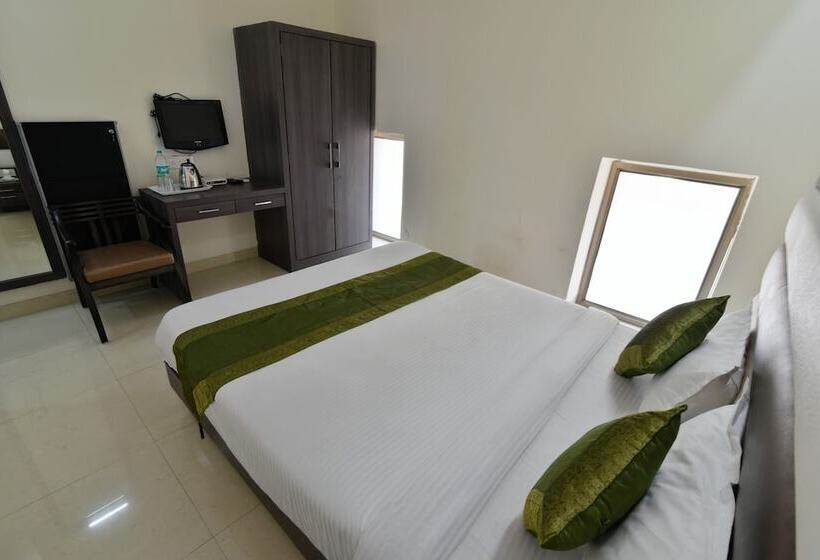 Hotel Anand Niketan By Bonjour   On The Ganges