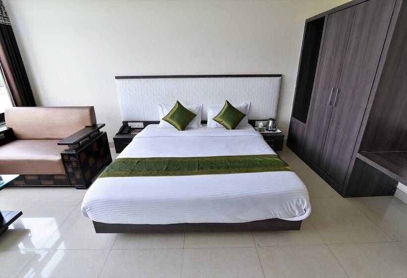 Hotel Anand Niketan By Bonjour   On The Ganges