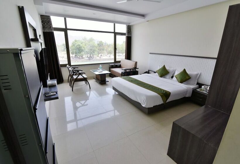 Hotel Anand Niketan By Bonjour   On The Ganges