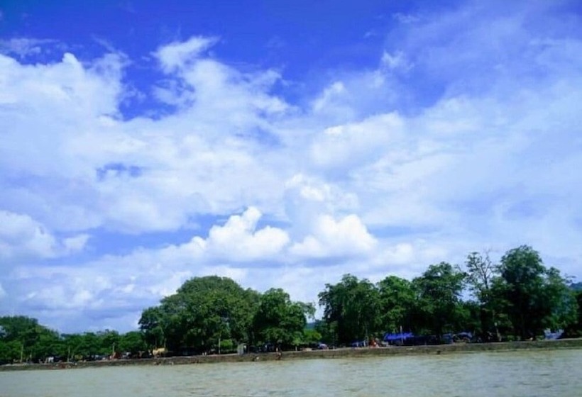 Hotel Anand Niketan By Bonjour   On The Ganges