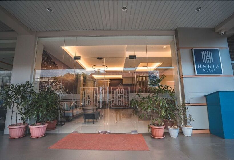 هتل Henia