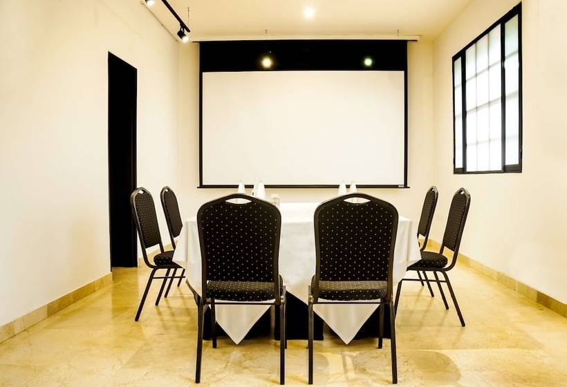 酒店 NH Cali Boulevard del Río