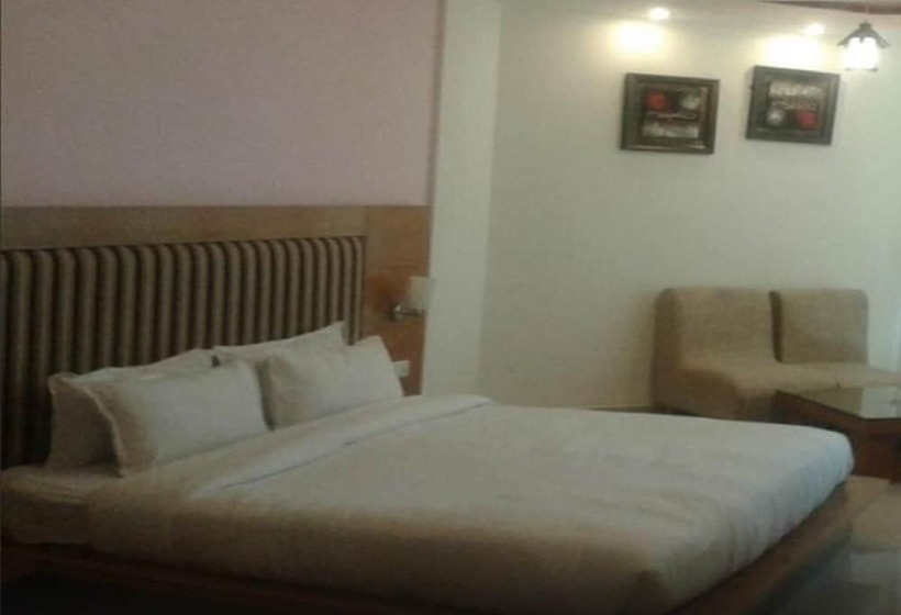 בית מלון כפרי Padmini Palace