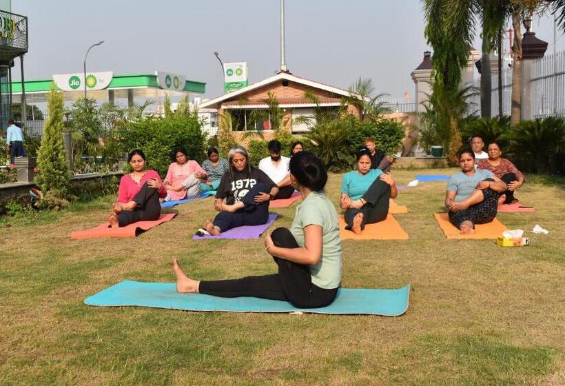 בית מלון כפרי Padmini Palace