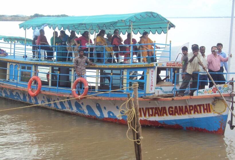 בית מלון כפרי River Bay