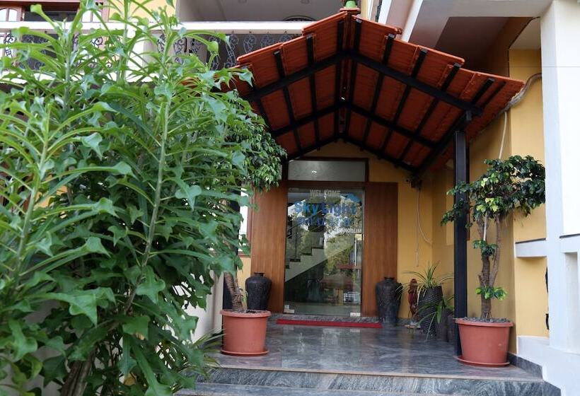 בית מלון כפרי Sky Light Royal Stay