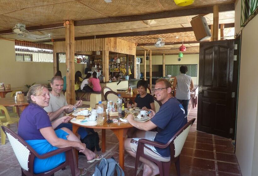 هتل Blue Abyss Resort