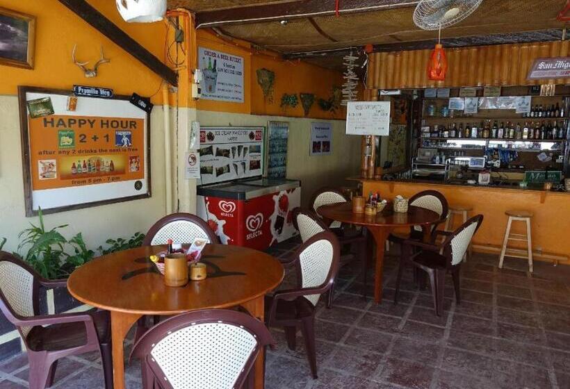 هتل Blue Abyss Resort