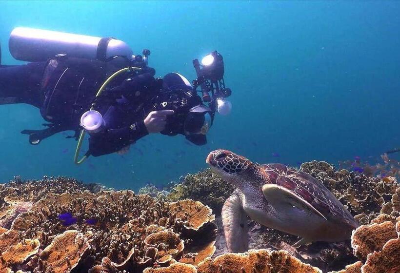 هتل Blue Abyss Resort