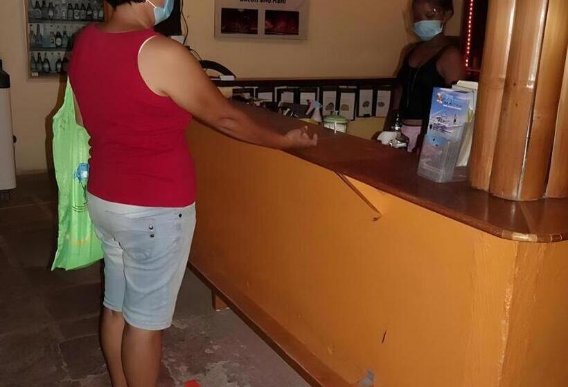 هتل Blue Abyss Resort