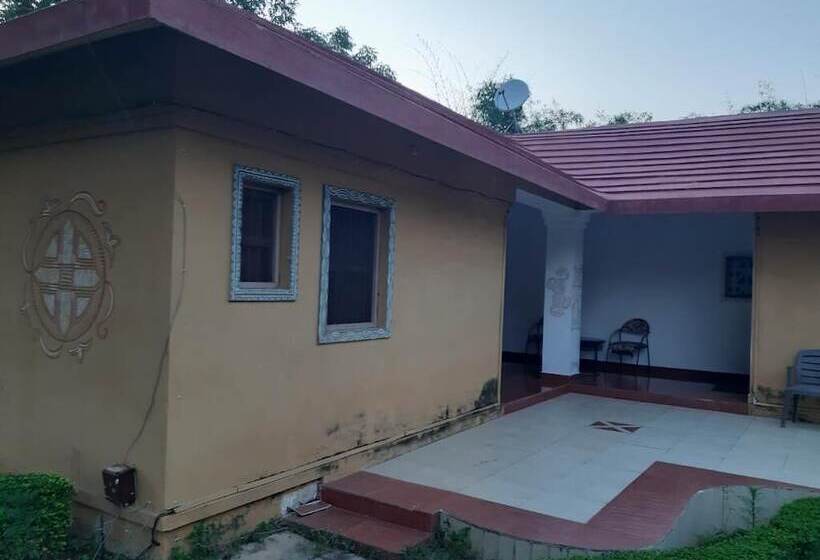 호텔 Tourist Village Khajuraho