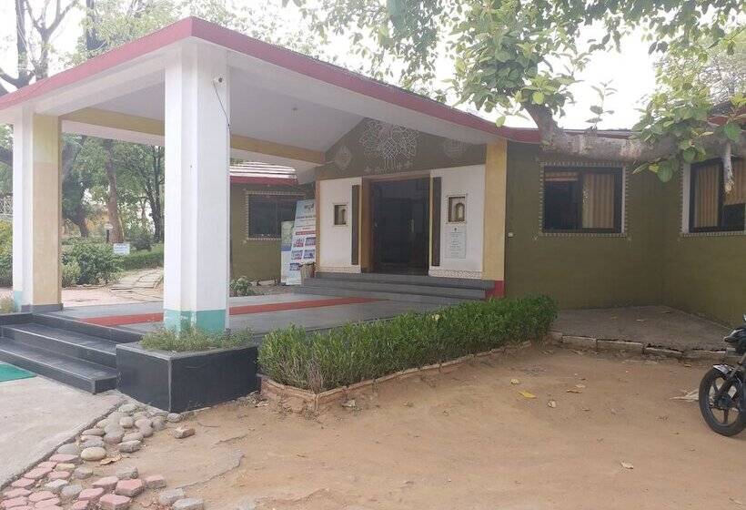 호텔 Tourist Village Khajuraho