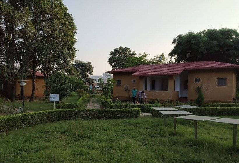 호텔 Tourist Village Khajuraho