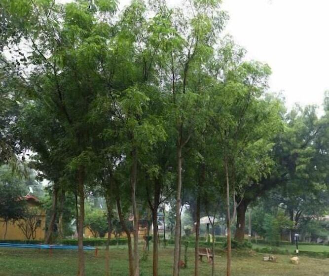 호텔 Tourist Village Khajuraho