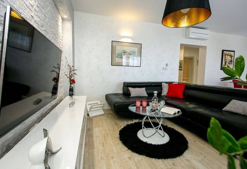 Luxury  Apartments Giovanni With  Pool