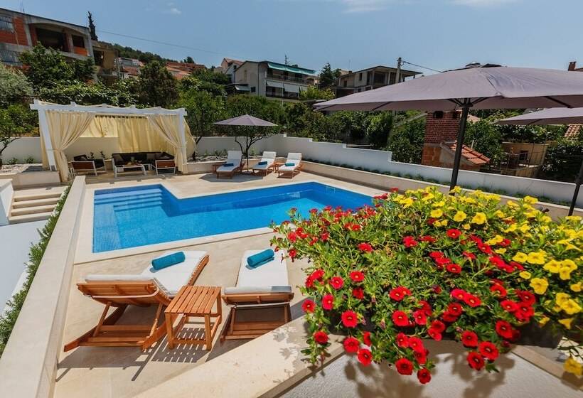 Luxury Apartments Giovanni With Pool