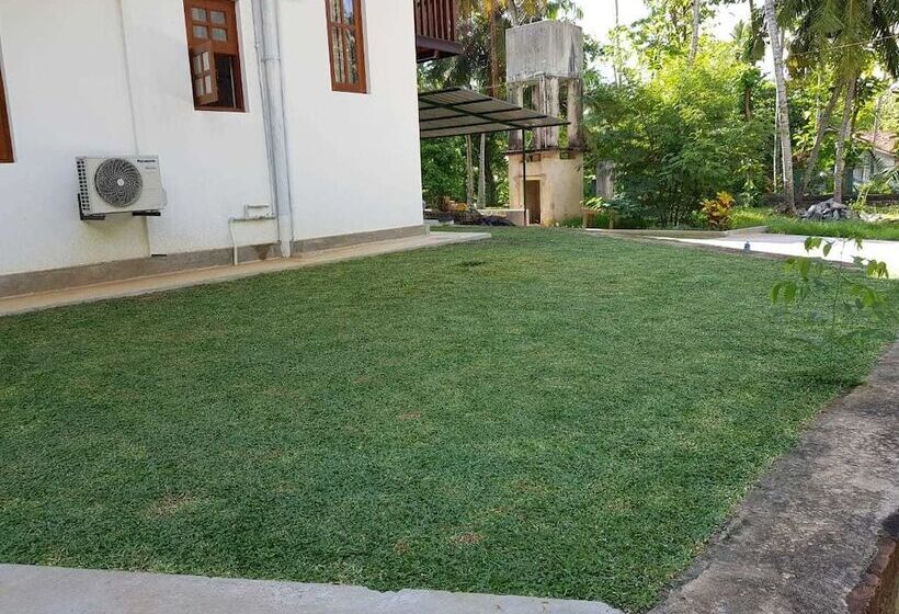 بنسيون Araliya Cottage