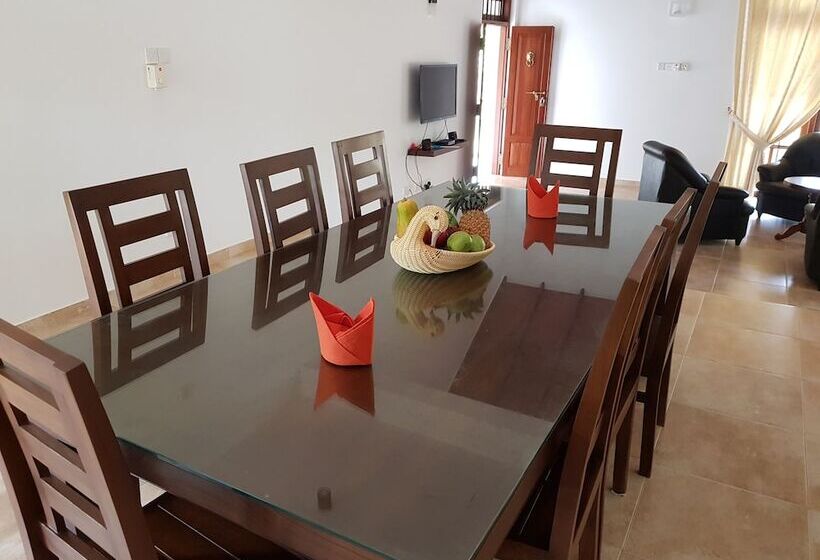 بنسيون Araliya Cottage