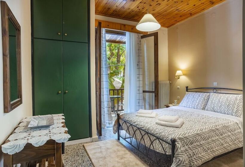 פנסיון Helidona