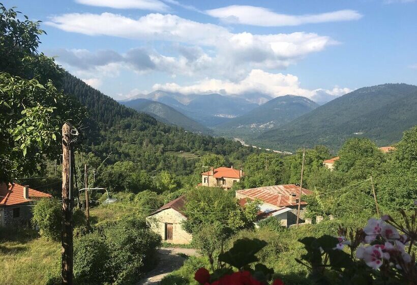 פנסיון Helidona