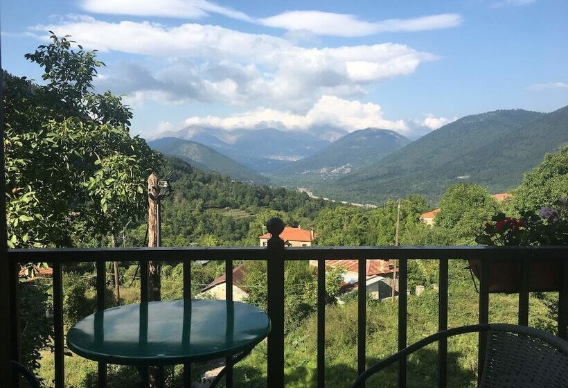 פנסיון Helidona