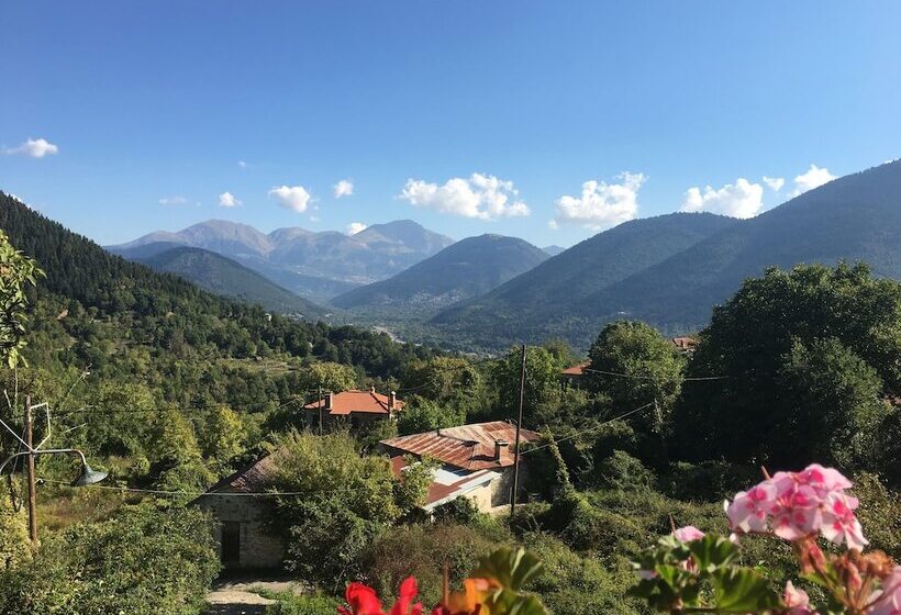 פנסיון Helidona