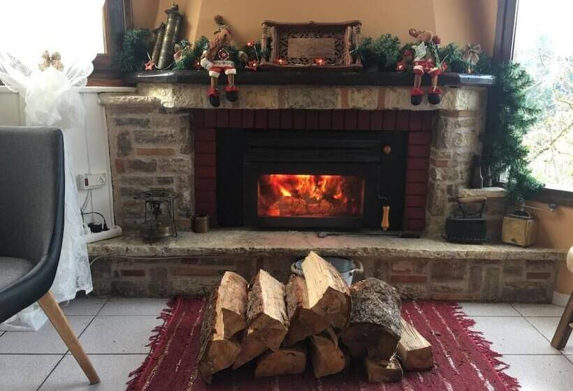 פנסיון Helidona