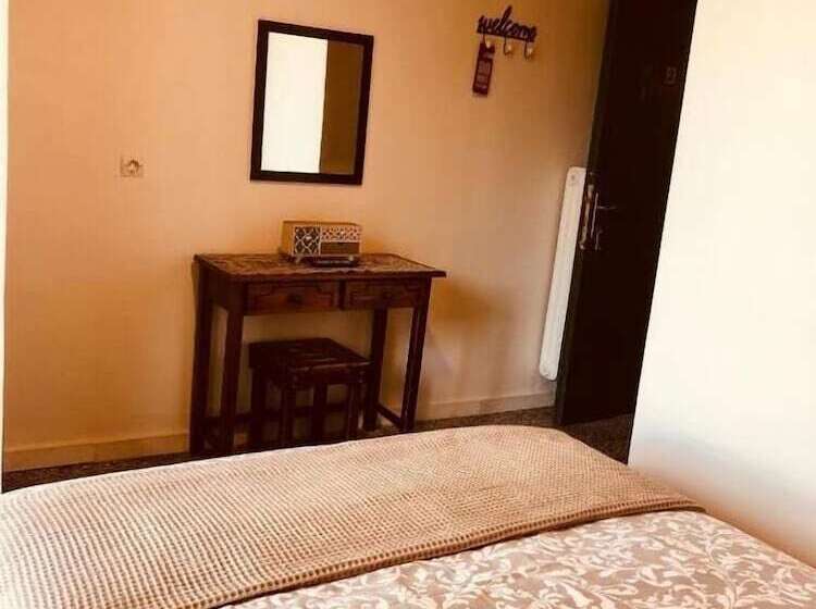 פנסיון Helidona