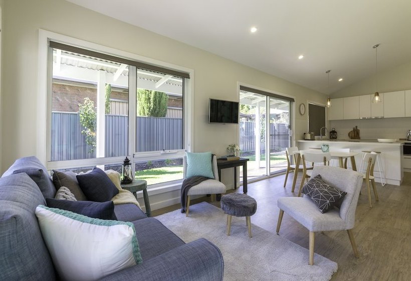 Spring Home  Our Place At Bright