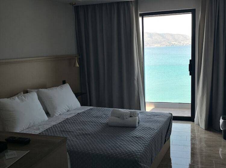Aianteion Bay Luxury Hotel & Suites