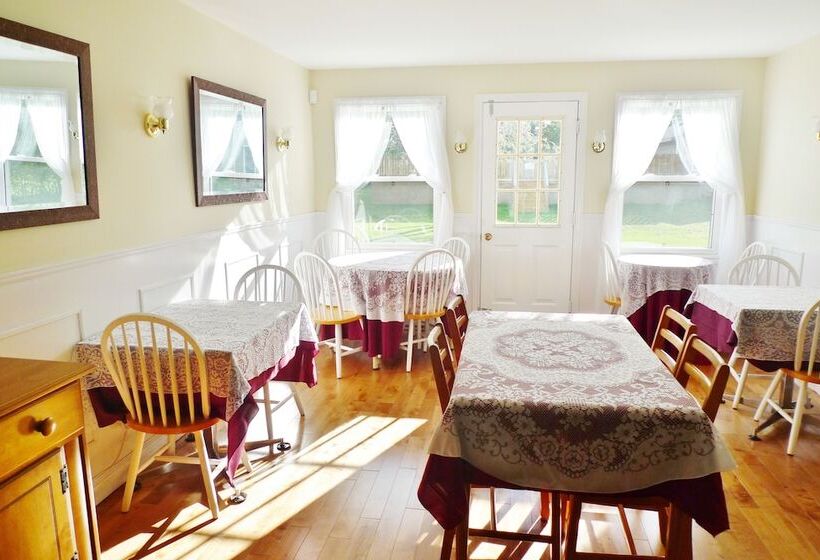 مبيت وإفطار Cavendish Breeze Inn