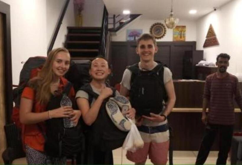 酒店 Fabexpress Travelers Lodge