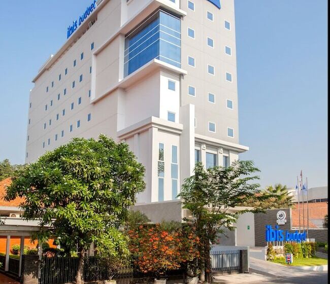 בית מלון כפרי Ibis Budget Surabaya Diponegoro
