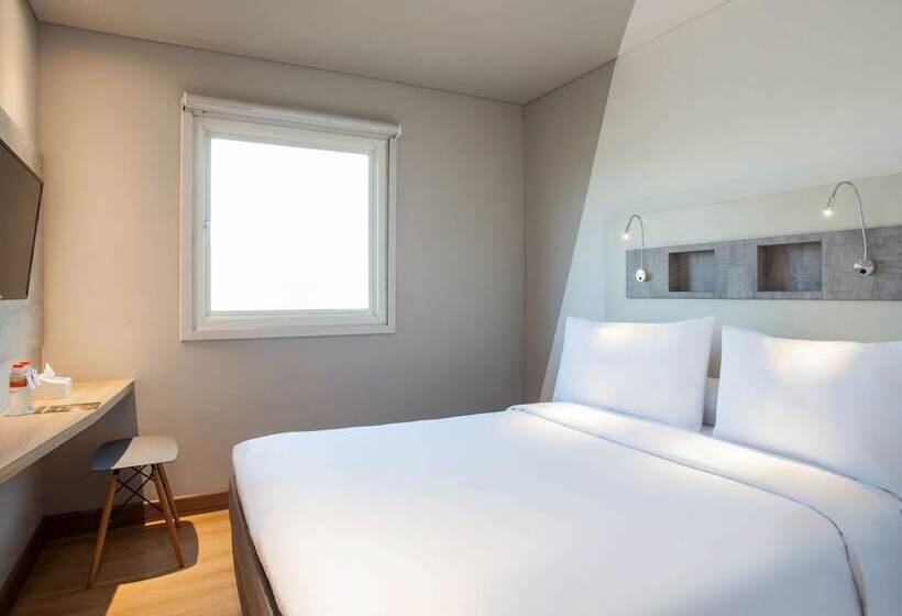 בית מלון כפרי Ibis Budget Surabaya Diponegoro