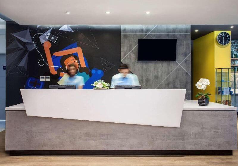 בית מלון כפרי Ibis Budget Surabaya Diponegoro