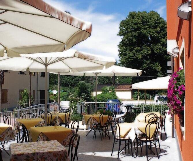 호텔 Locanda L'ombrosa