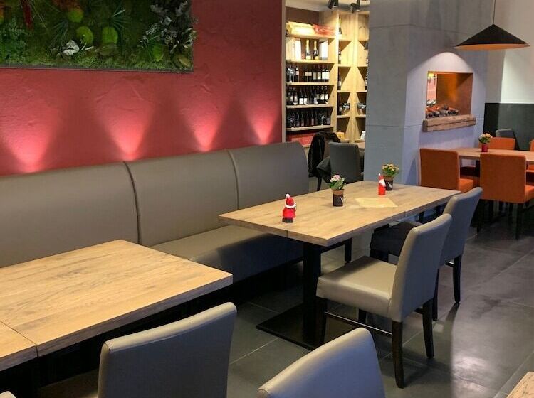 Отель Maxdorfer Hof