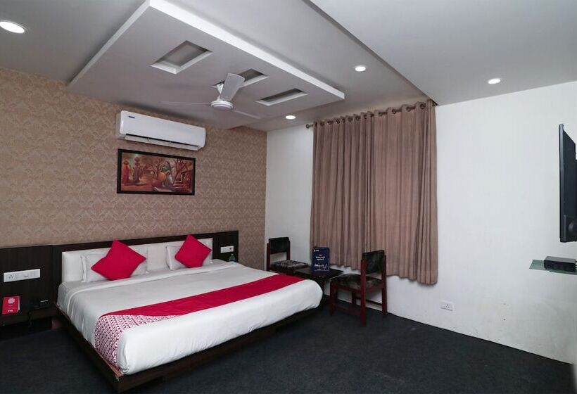 Hotel Moti Dungri Palace