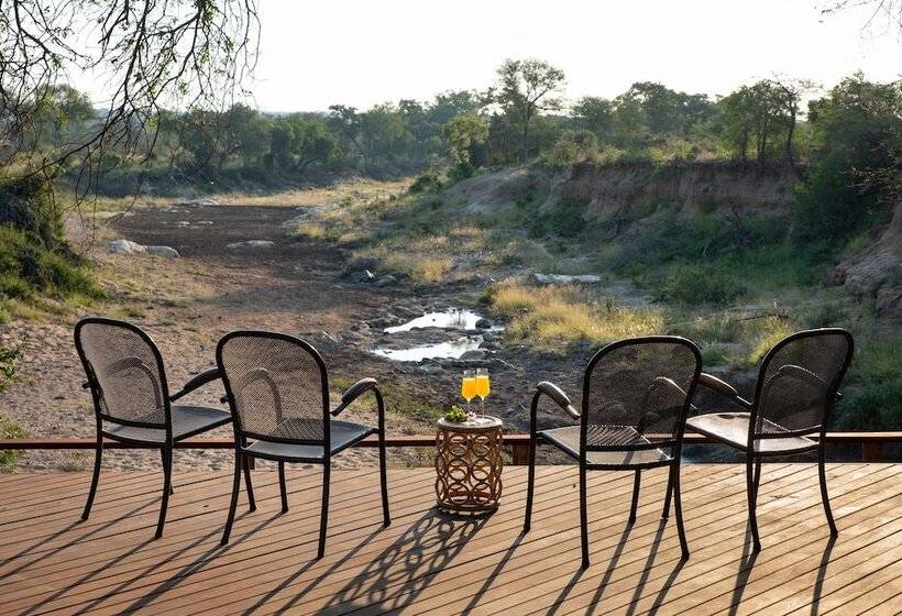 Отель Nyala Safari Lodge