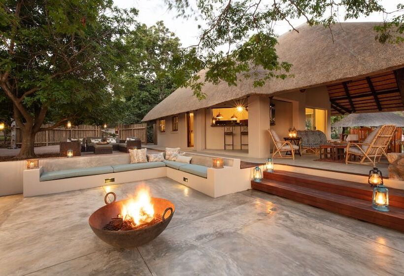 Отель Nyala Safari Lodge