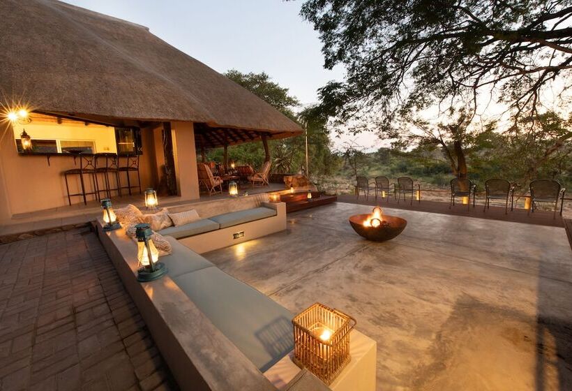Отель Nyala Safari Lodge