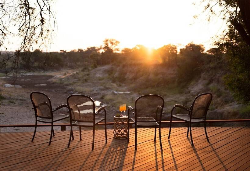 Отель Nyala Safari Lodge
