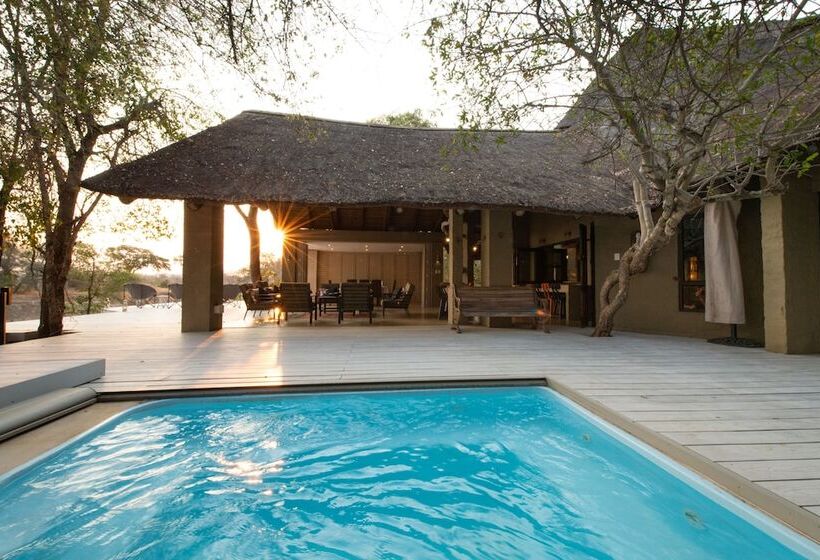 Отель Nyala Safari Lodge