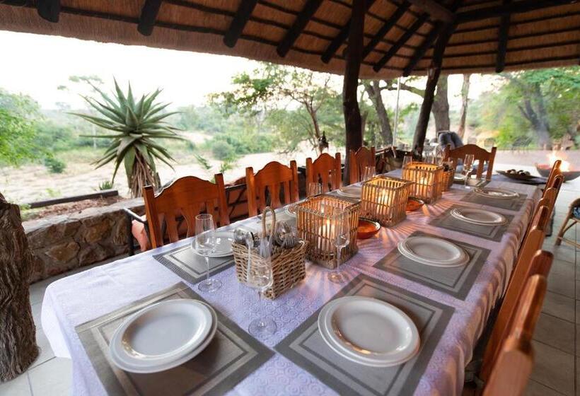 Отель Nyala Safari Lodge