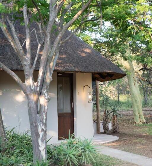 Отель Nyala Safari Lodge