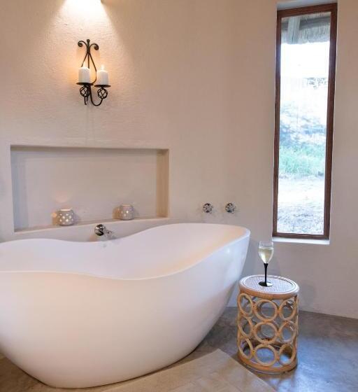 Отель Nyala Safari Lodge