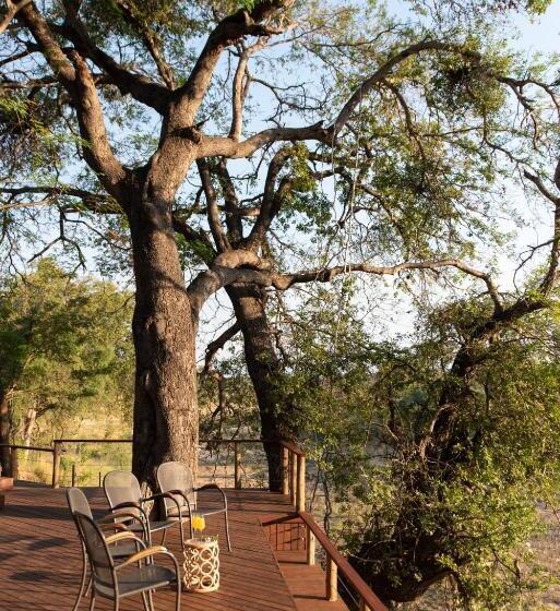 Отель Nyala Safari Lodge